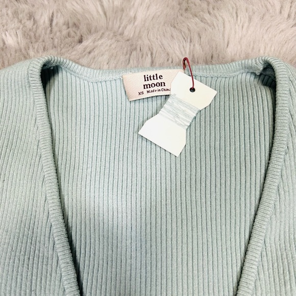 SOLDAritzia Little Moon blue Prunella Long Sleeve V-Neck Crop rib knit style top - Picture 6 of 13